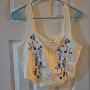 🌷🌷Embroidered Floral White Crop Top